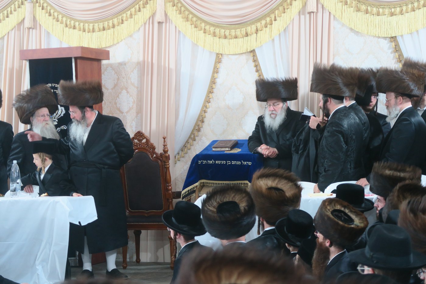 האדמו"ר מנדבורנה שליט"א בשבת ההתאחדות במירון | צילום: מ. אדלר