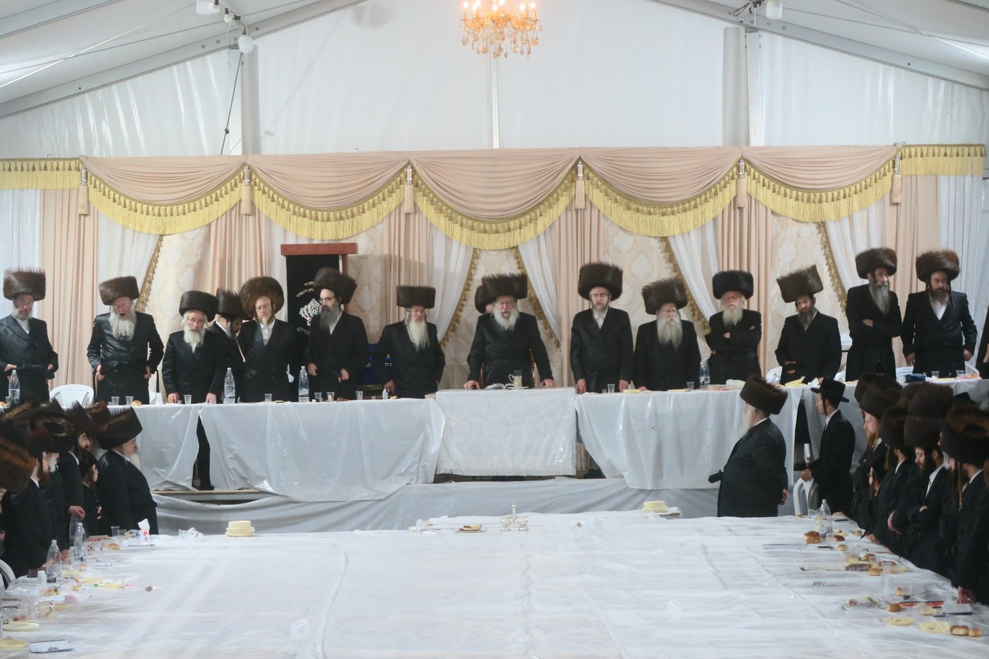 האדמו"ר מנדבורנה שליט"א בשבת ההתאחדות במירון | צילום: מ. אדלר