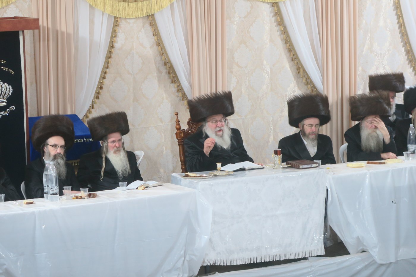 האדמו"ר מנדבורנה שליט"א בשבת ההתאחדות במירון | צילום: מ. אדלר