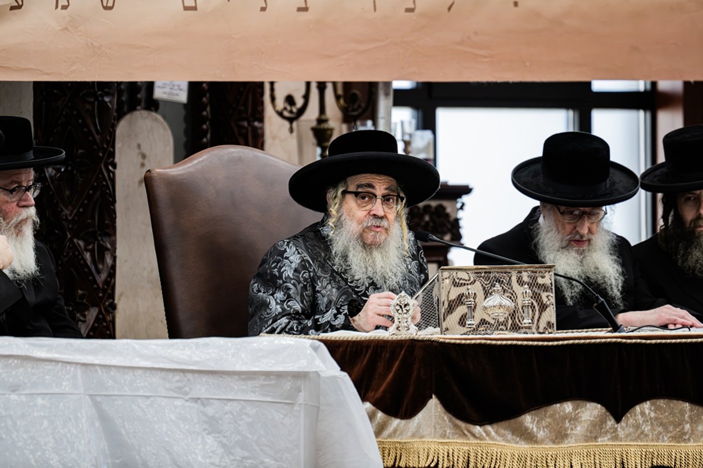 האדמו"ר מסאטמר שליט"א בשיחת פתיחת הזמן | צילום: י. שטיין