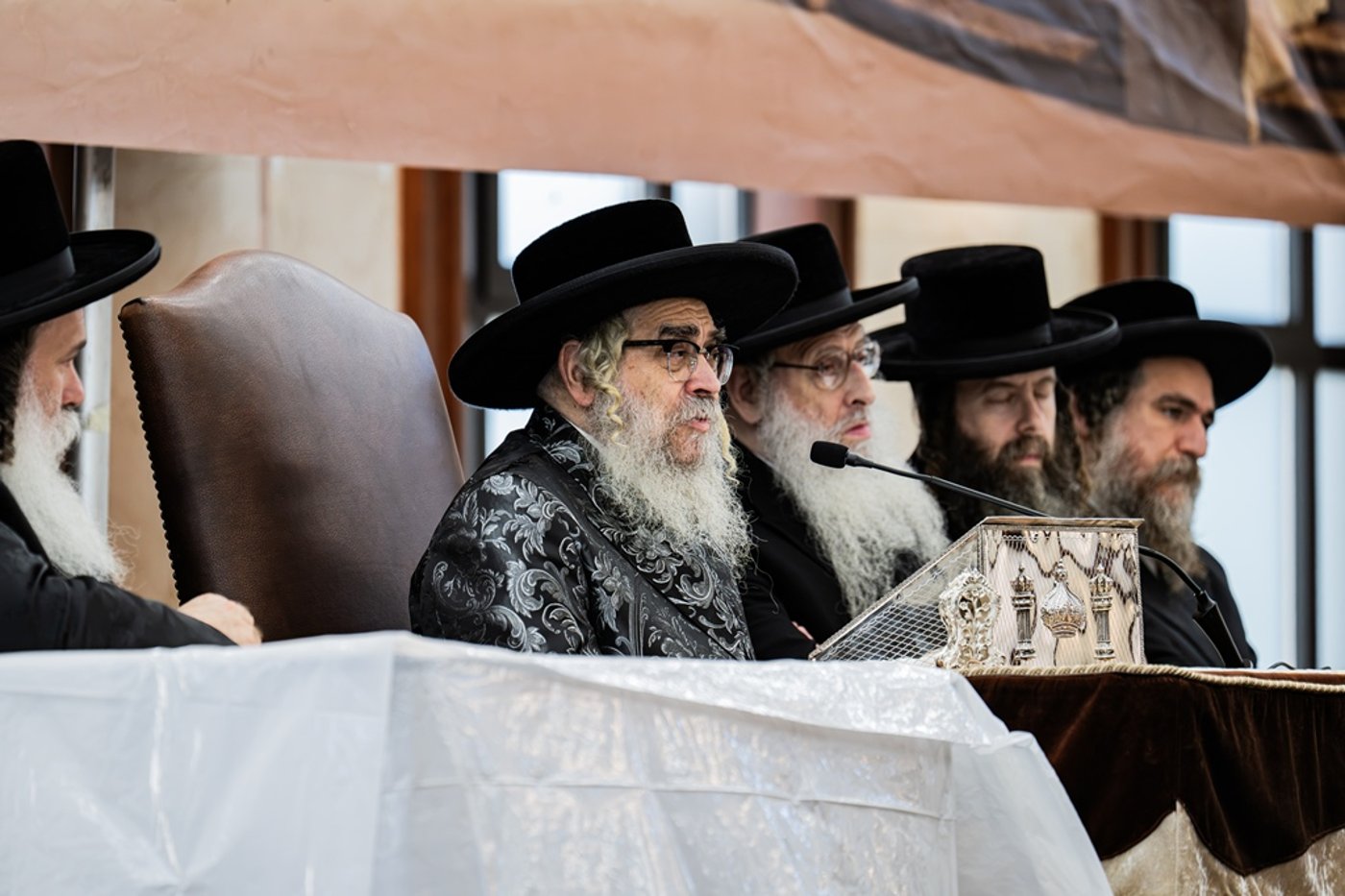 האדמו"ר מסאטמר שליט"א בשיחת פתיחת הזמן | צילום: י. שטיין