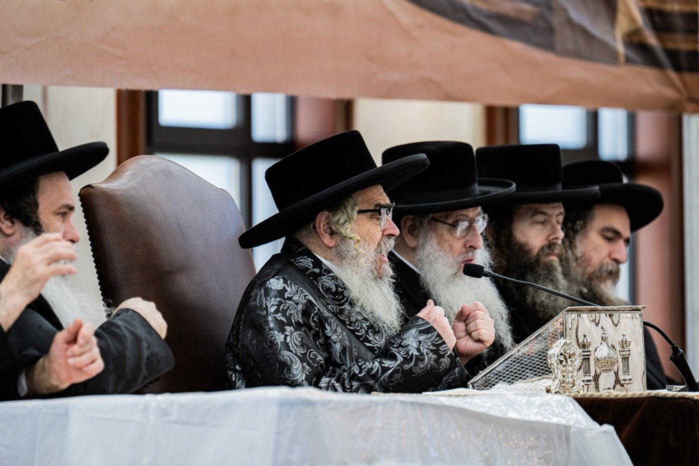 האדמו"ר מסאטמר שליט"א בשיחת פתיחת הזמן | צילום: י. שטיין