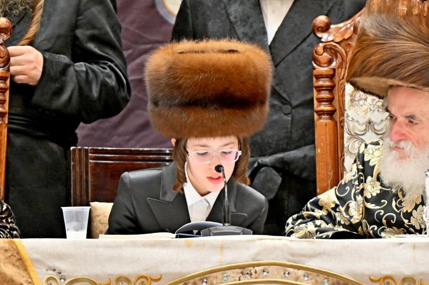 שמחת בר המצווה בחצר ויז'ניץ | צילום: יהושע פרוכטר