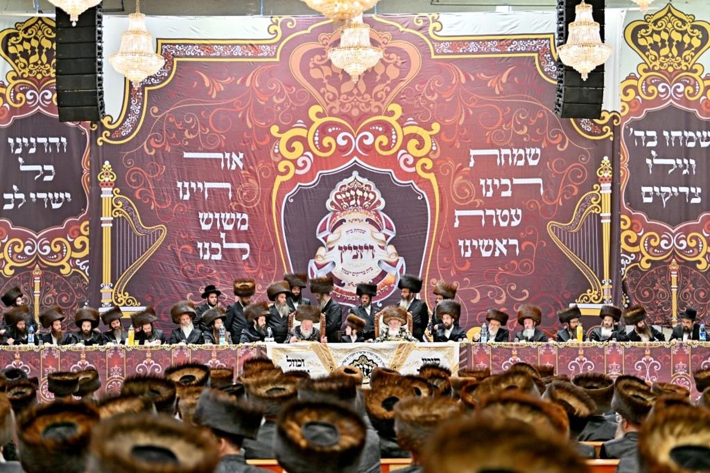 שמחת בר המצווה בחצר ויז'ניץ | צילום: יהושע פרוכטר