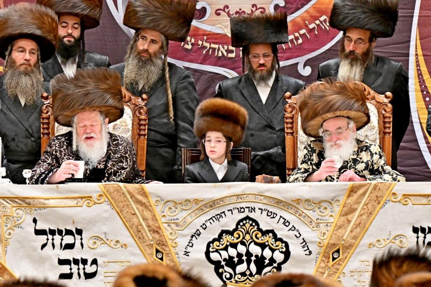 שמחת בר המצווה בחצר ויז'ניץ | צילום: יהושע פרוכטר