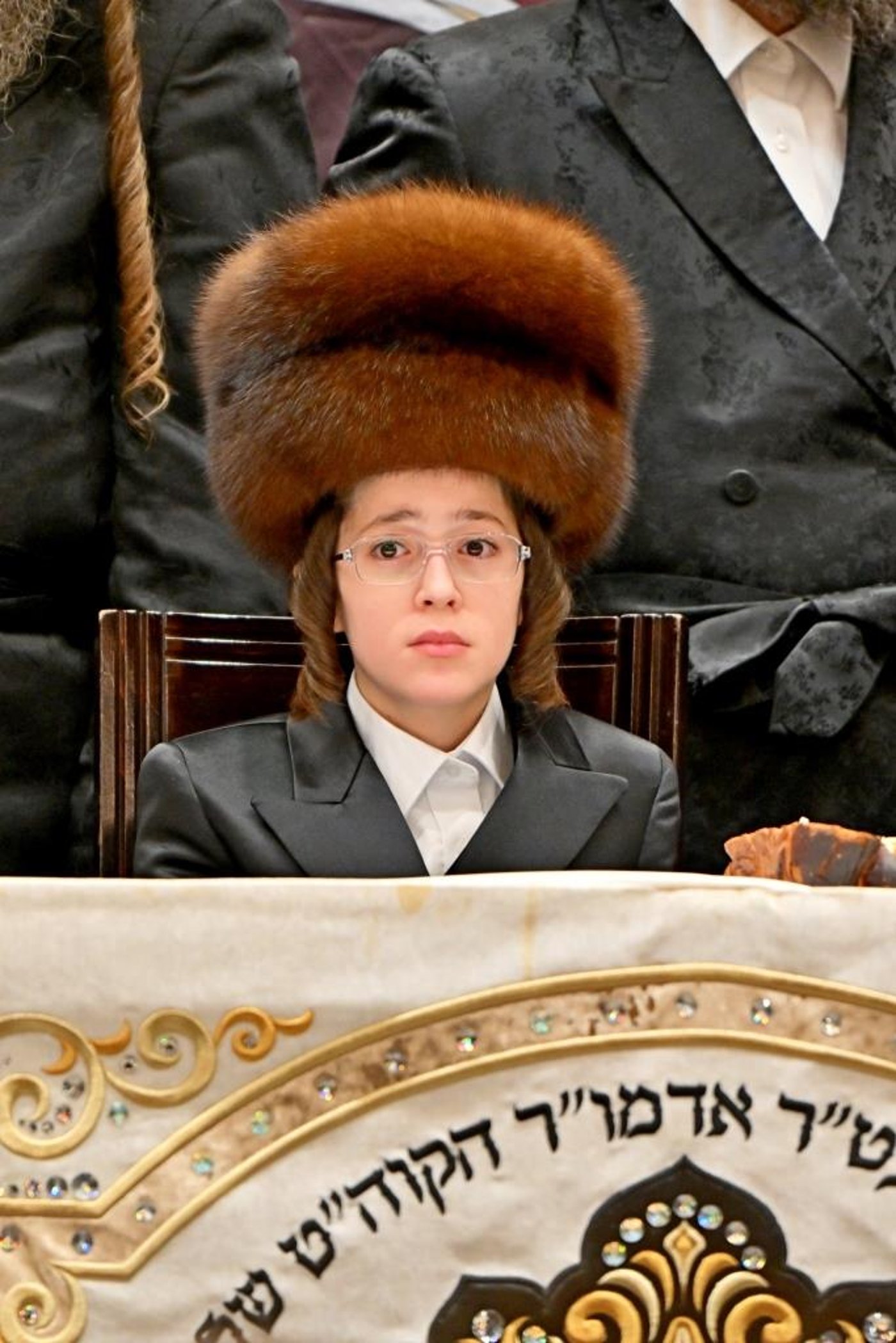 שמחת בר המצווה בחצר ויז'ניץ | צילום: יהושע פרוכטר
