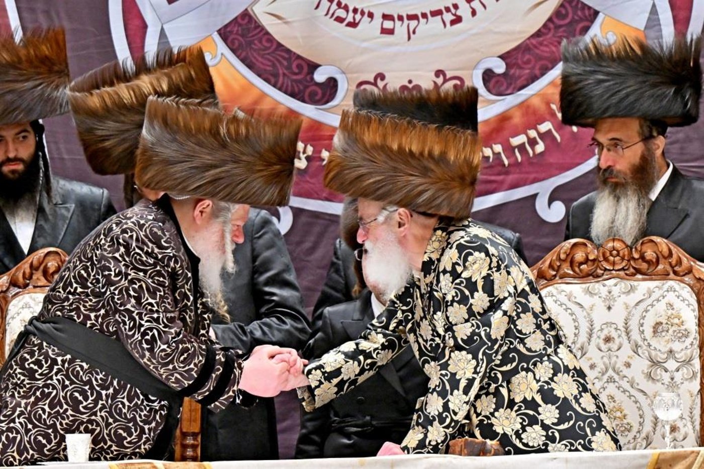 שמחת בר המצווה בחצר ויז'ניץ | צילום: יהושע פרוכטר