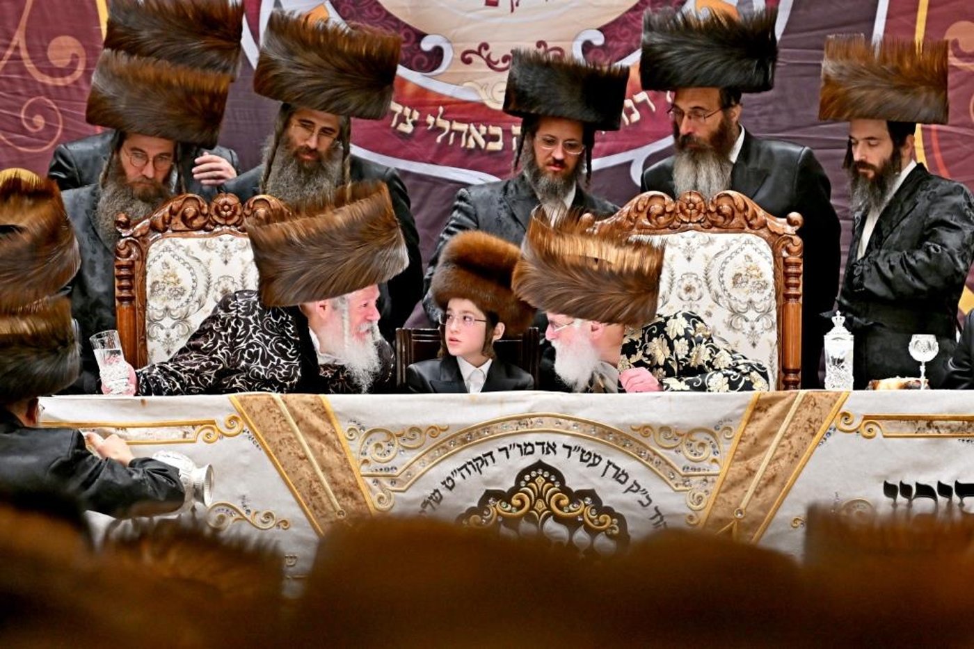 שמחת בר המצווה בחצר ויז'ניץ | צילום: יהושע פרוכטר