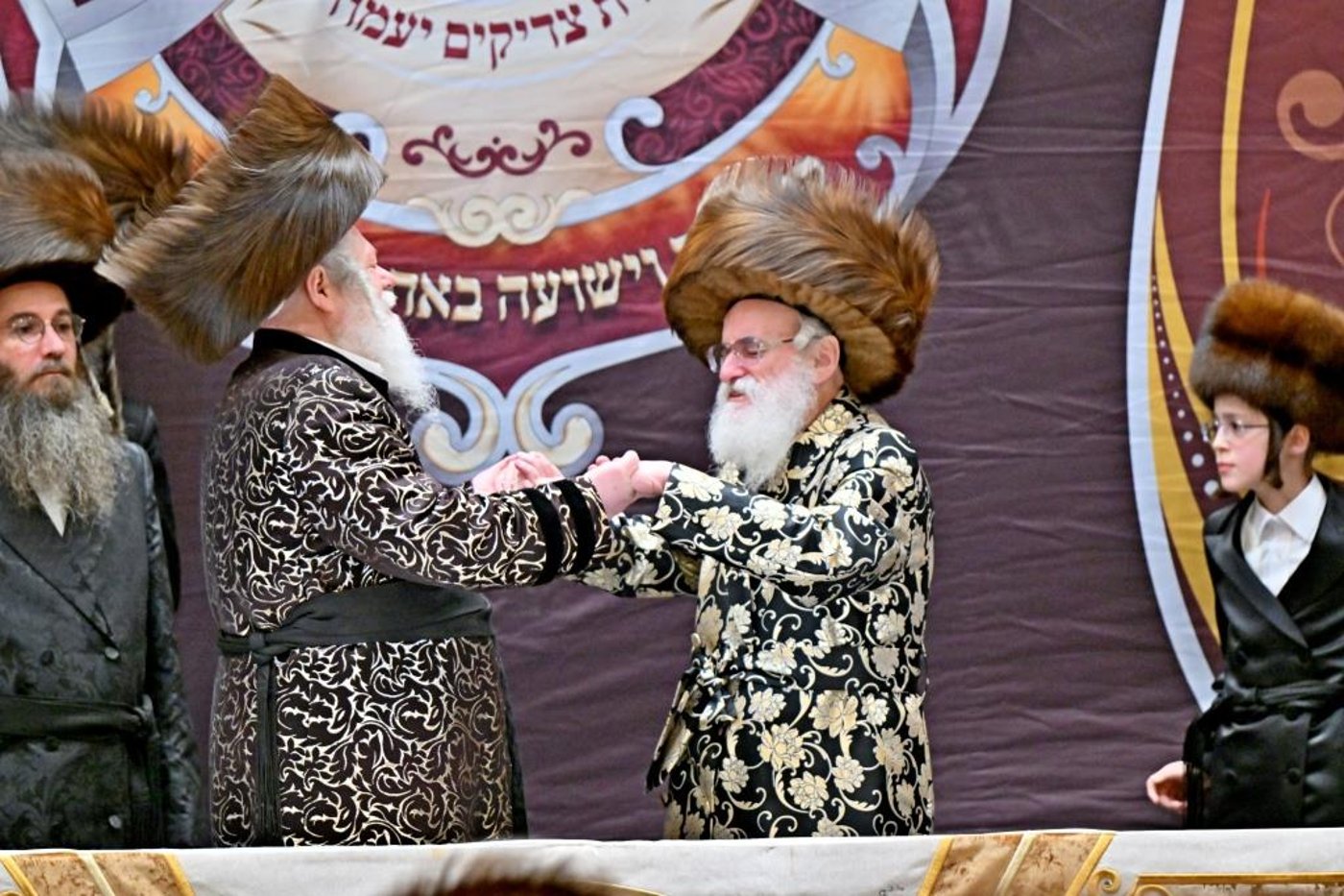שמחת בר המצווה בחצר ויז'ניץ | צילום: יהושע פרוכטר