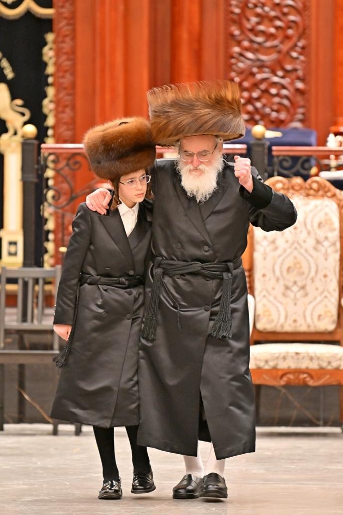 שמחת בר המצווה בחצר ויז'ניץ | צילום: יהושע פרוכטר