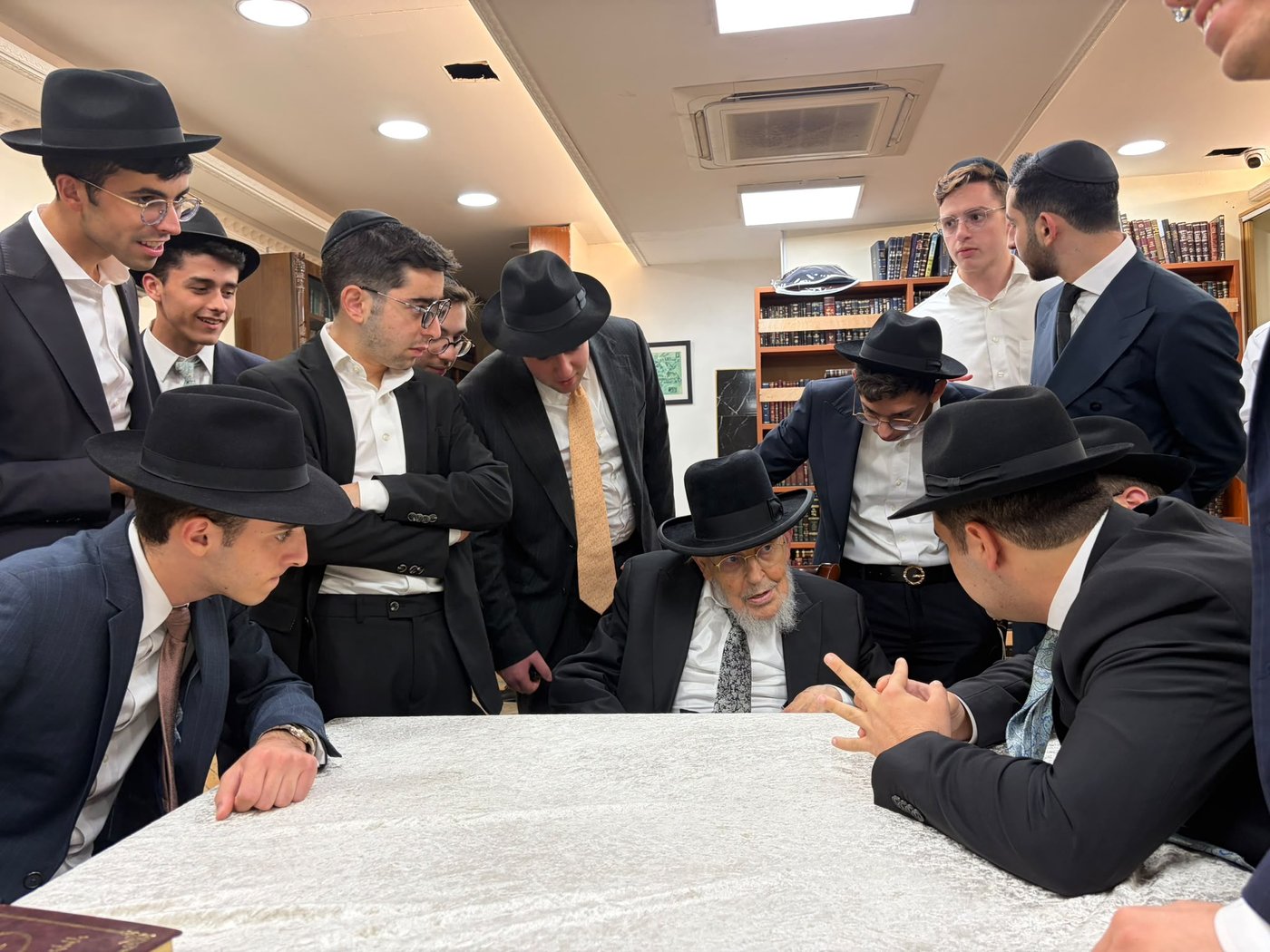 הגר"י אזרחי שליט"א בישיבת עטרת ישראל