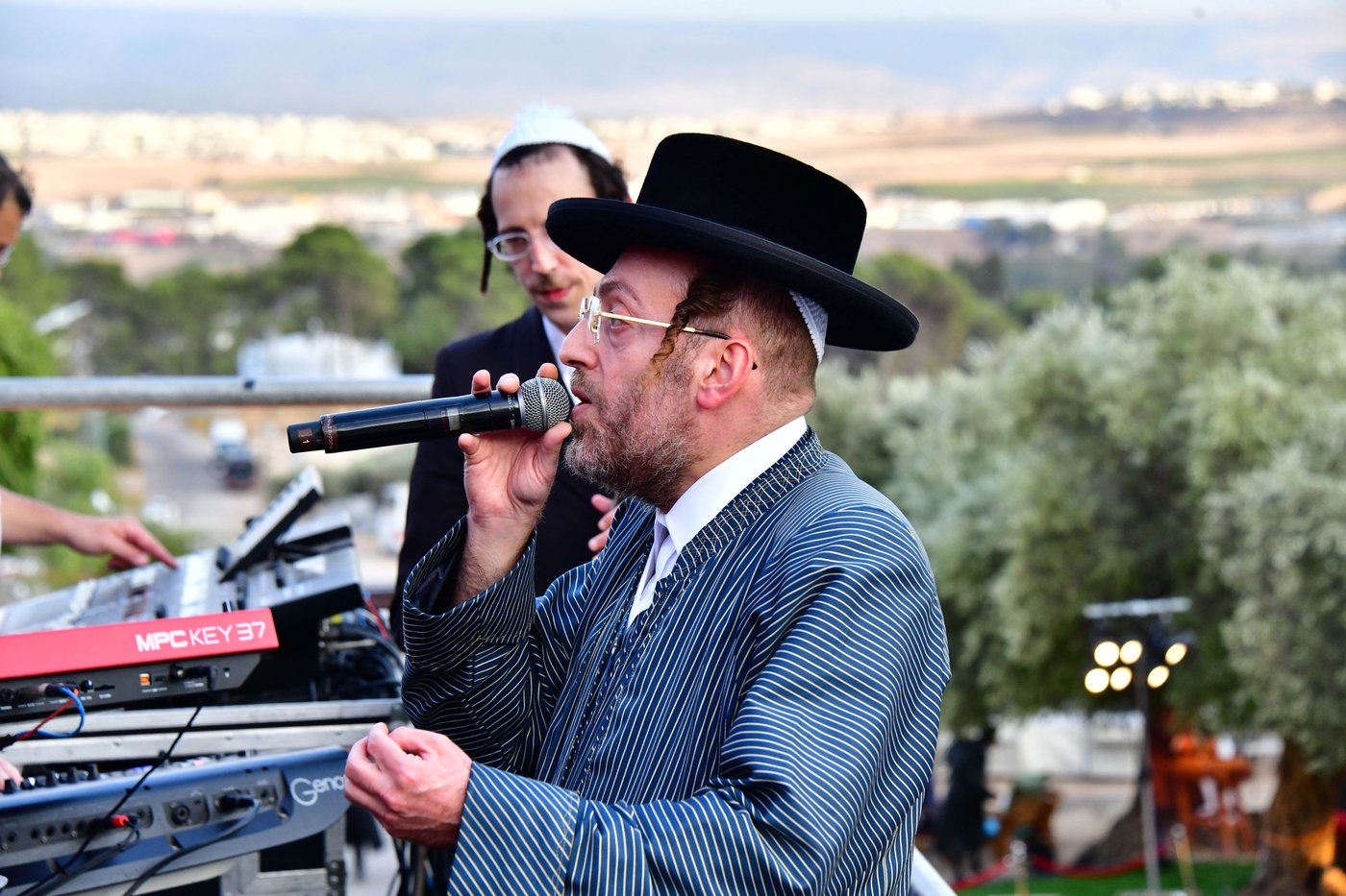 מעמד התורמים בחצור הגלילית | צילום: שוקי לרר