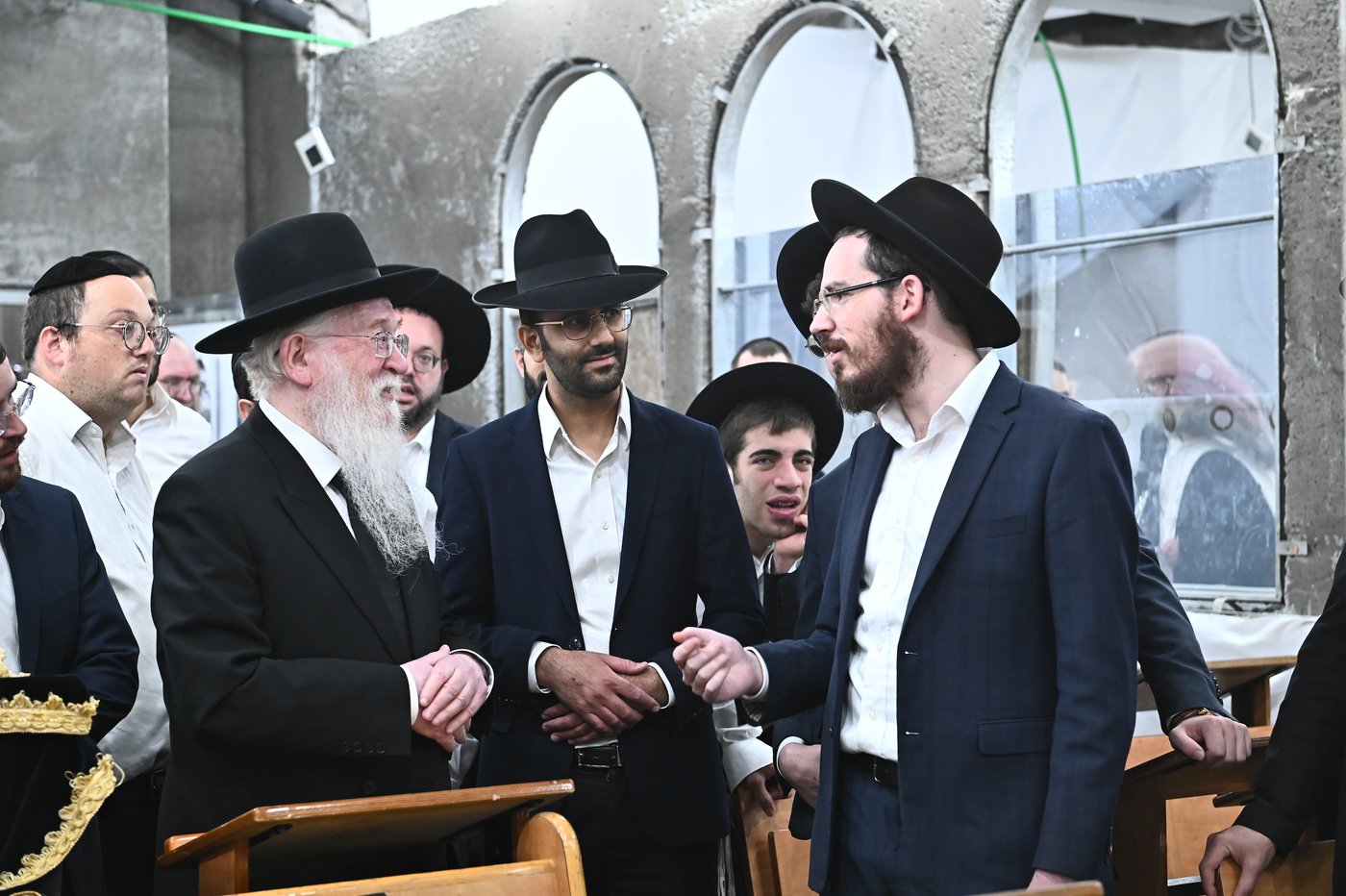 מרן הגרב"ד פוברסקי שליט"א בשעת הסנדקאות | צילום: שוקי לרר