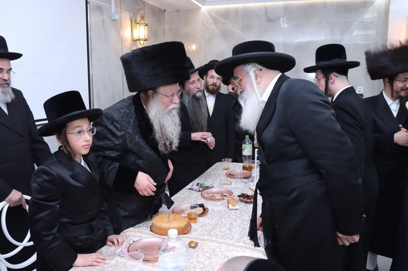 שמחת בר המצווה לנכד האדמו"ר מקוזמיר | צילום: מתתיהו גולדברג