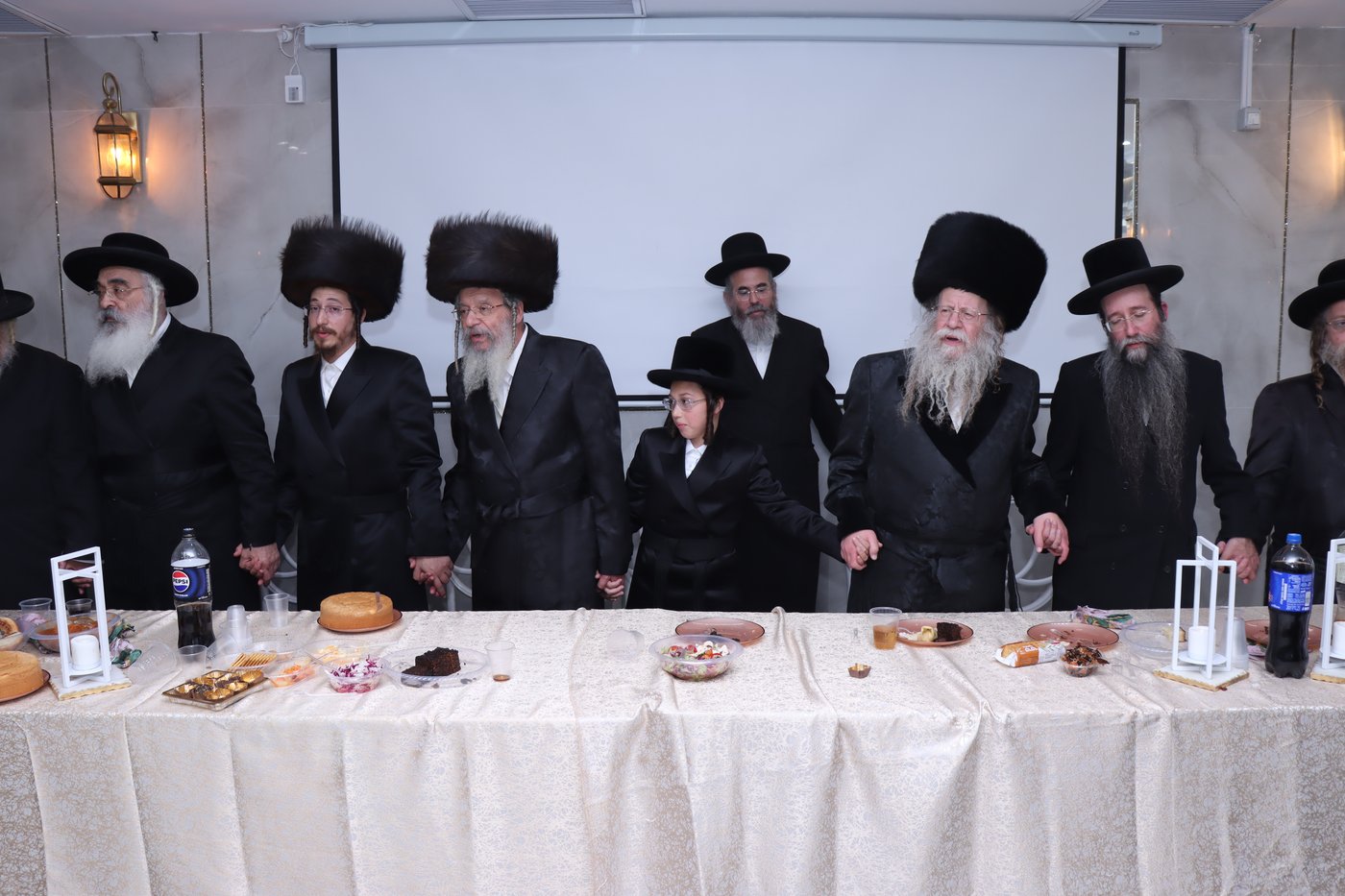 שמחת בר המצווה לנכד האדמו"ר מקוזמיר | צילום: מתתיהו גולדברג