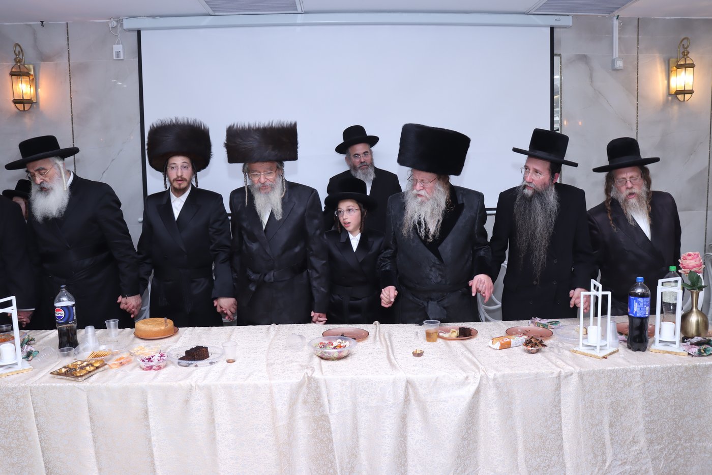 שמחת בר המצווה לנכד האדמו"ר מקוזמיר | צילום: מתתיהו גולדברג