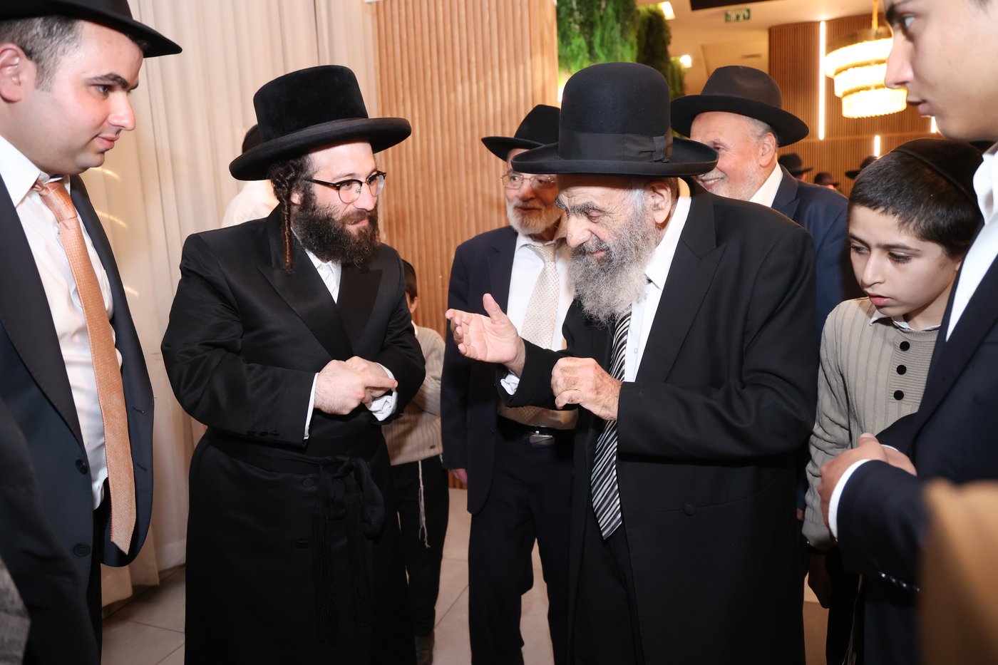 בן האדמו"ר מביאלה בני ברק בשמחת נישואי נכד הגאון רבי משה צדקה שליט"א | צילום: דוד ארזני