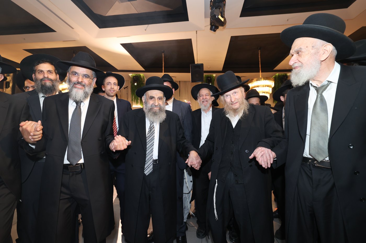 שמחת נישואי נכד הגאון רבי משה צדקה שליט"א | צילום: דוד ארזני
