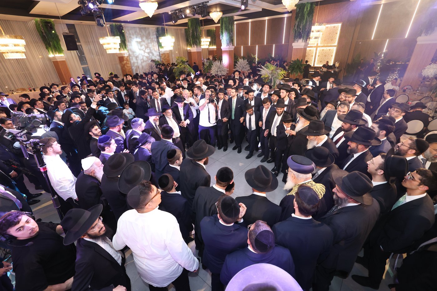 שמחת נישואי נכד הגאון רבי משה צדקה שליט"א | צילום: דוד ארזני