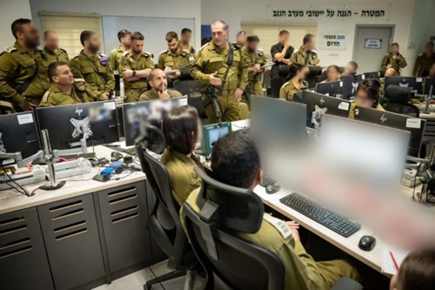 הרמטכ"ל זמיר במהלך האימון המפקדתי