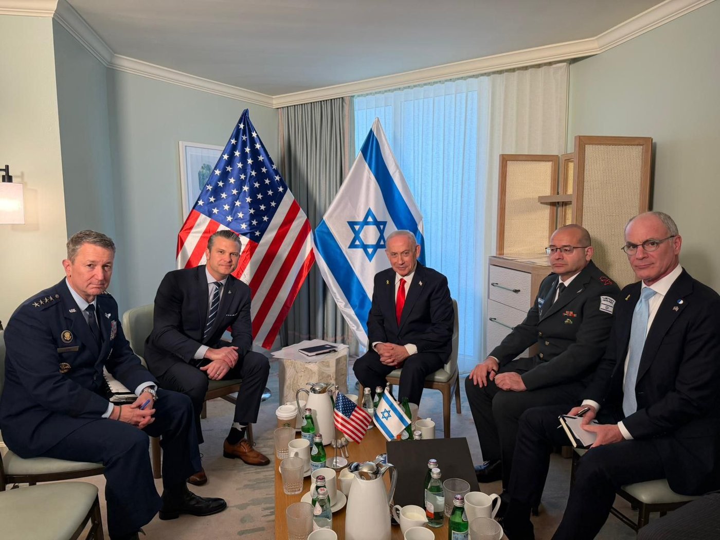 נתניהו הגסת' ובכירים האמריקאים בפגישה. ארכיון