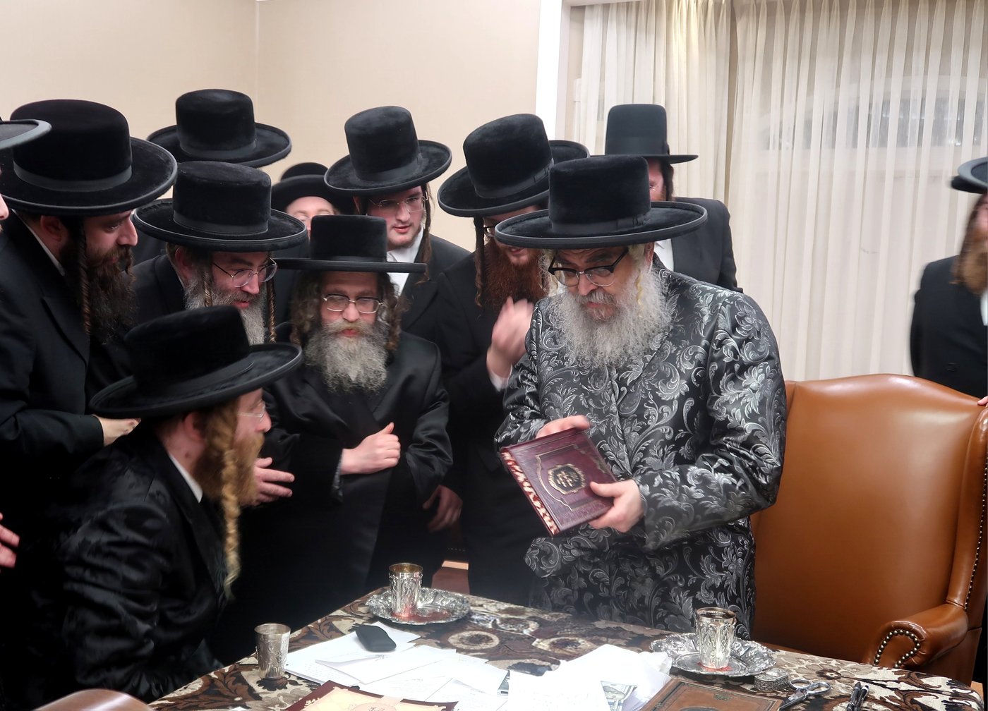 האדמו"ר מקרעטשניף סיגעט בביקור אצל האדמו"ר מסאטמר