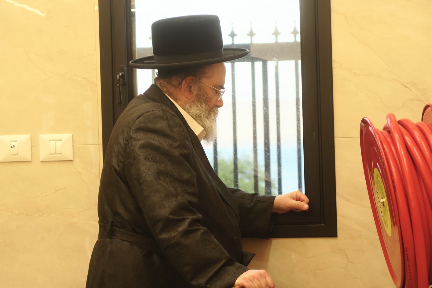 האדמו"ר מסטוטשין שליט"א בטבריה | צילום: מ. אדלר