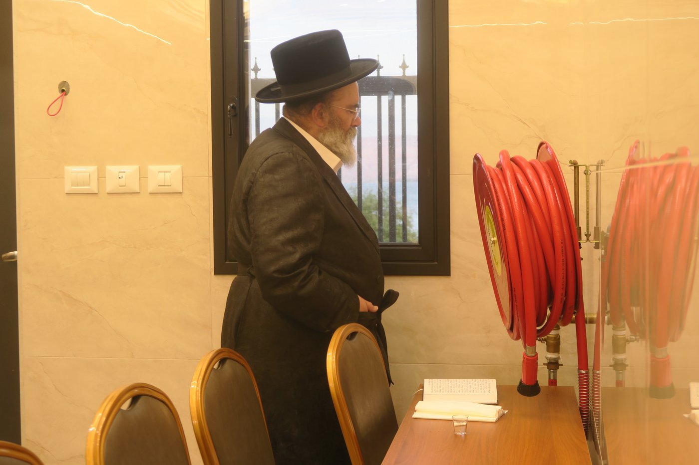 האדמו"ר מסטוטשין שליט"א בטבריה | צילום: מ. אדלר