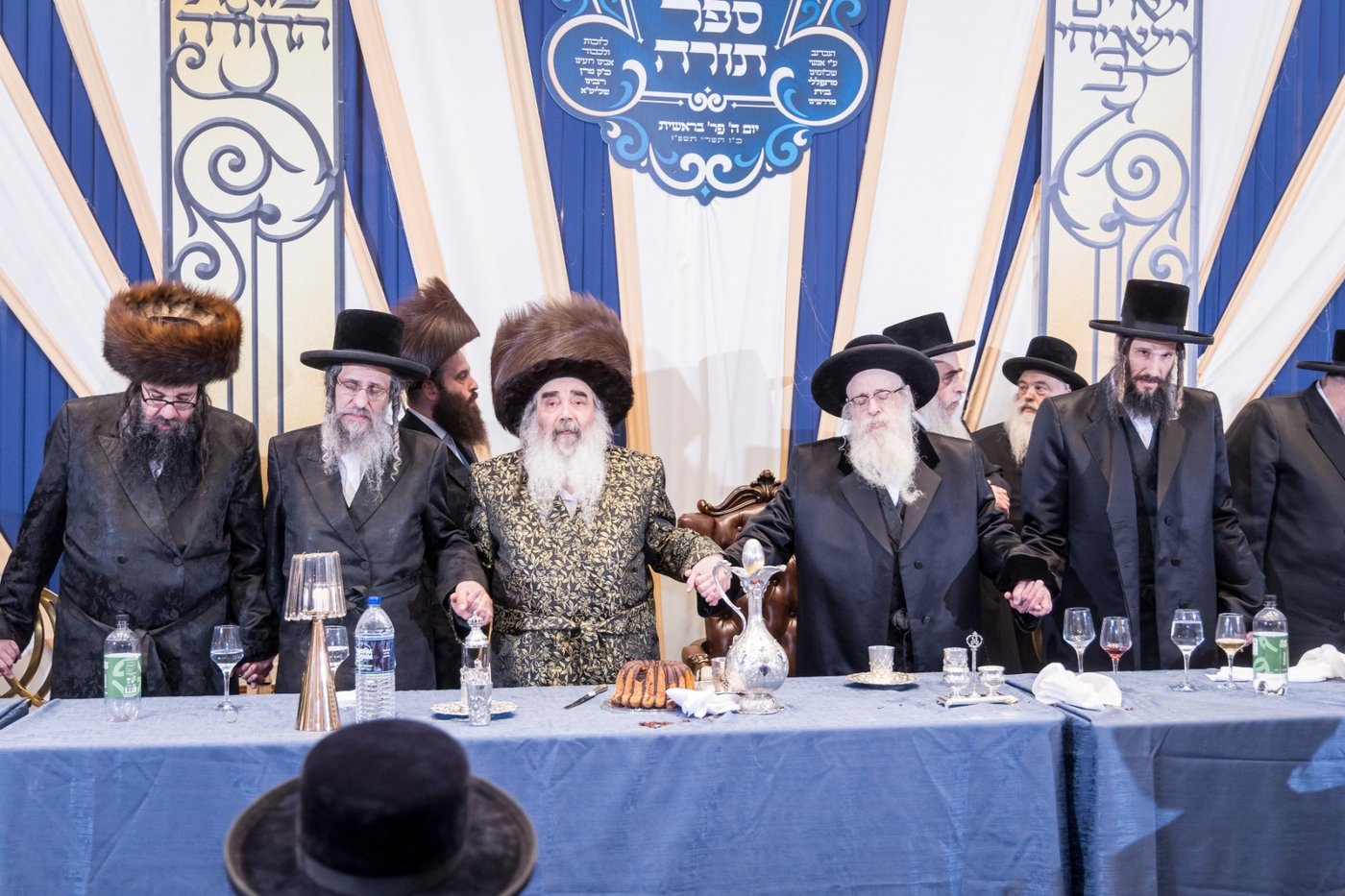 הכנסת ספר התורה בזידטשוב | צילום: JDN
