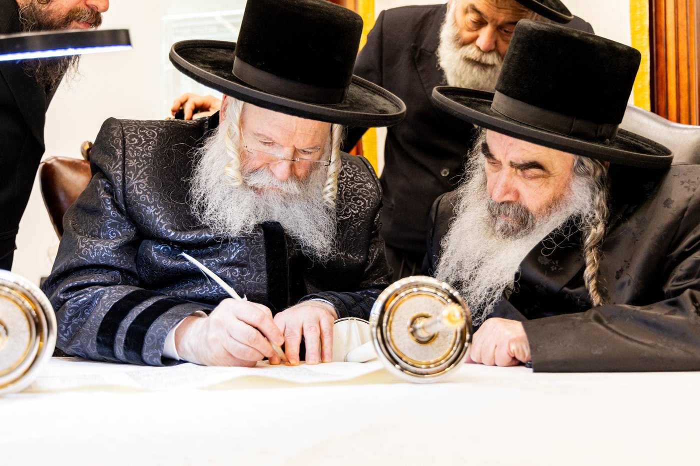 הכנסת ספר התורה בזידטשוב | צילום: JDN