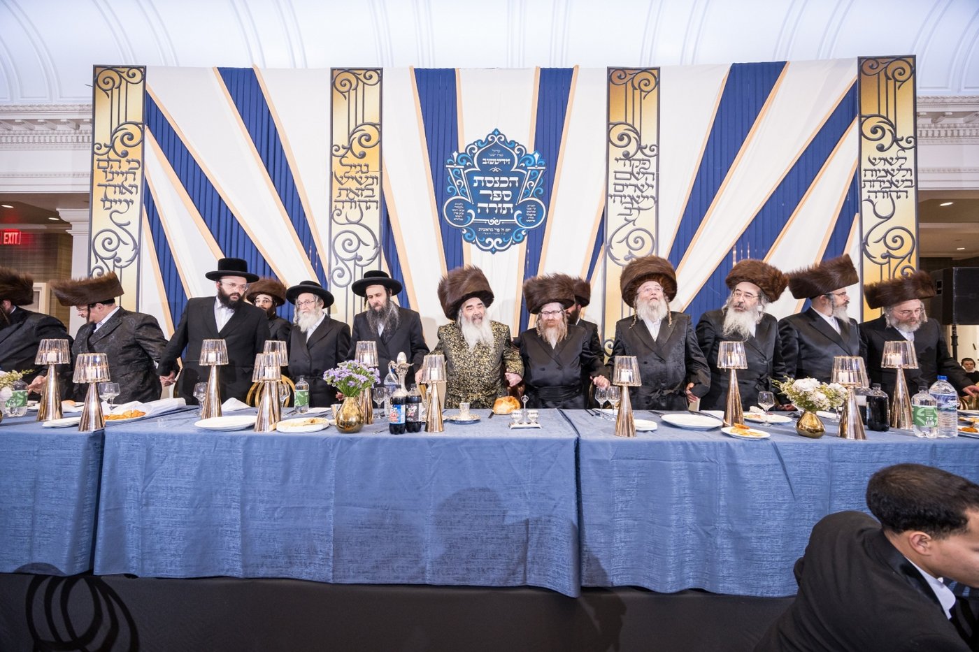 הכנסת ספר התורה בזידטשוב | צילום: JDN