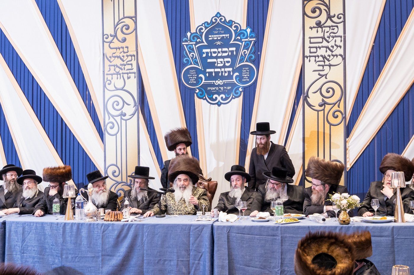 הכנסת ספר התורה בזידטשוב | צילום: JDN