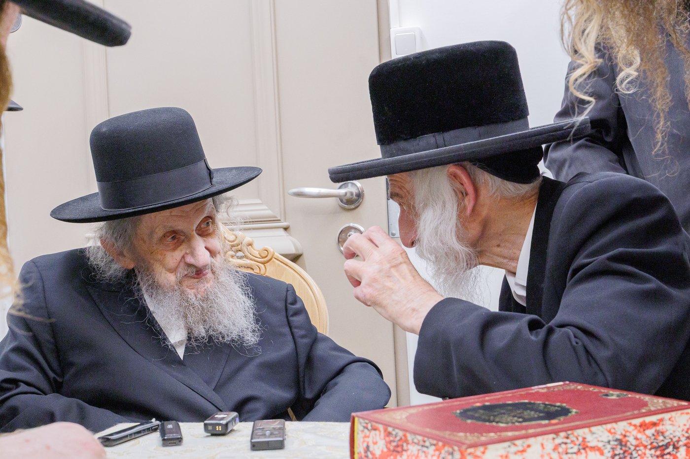 הגר"ד לנדו שליט"א בביקור אצל האדמו"ר מסטריקוב שליט"א