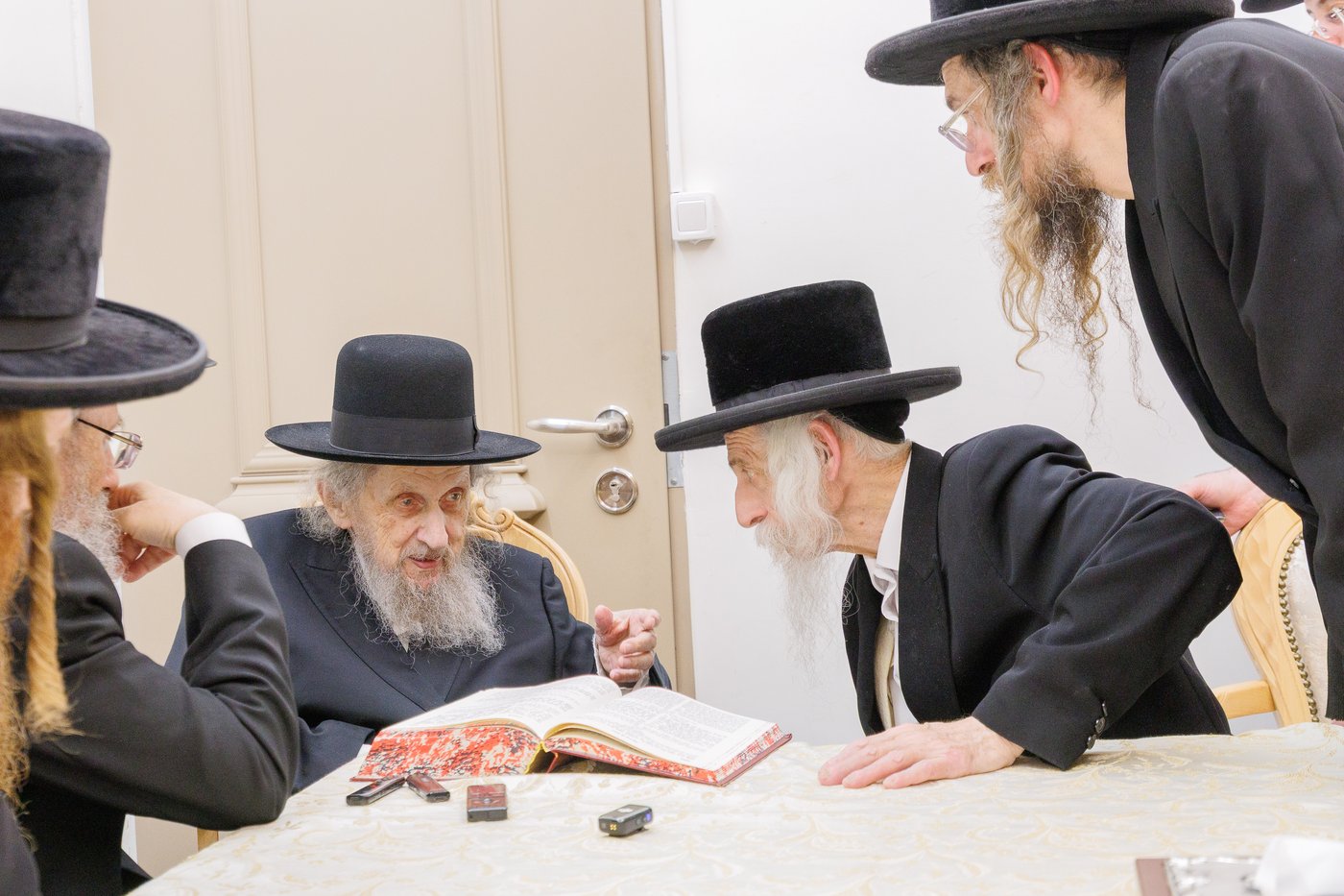 הגר"ד לנדו שליט"א בביקור אצל האדמו"ר מסטריקוב שליט"א