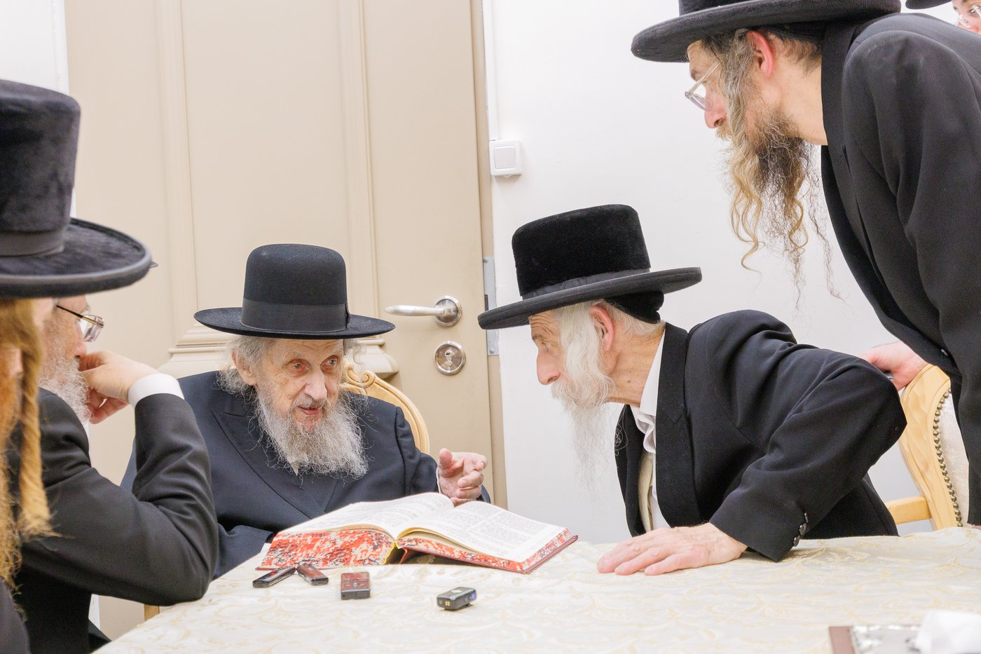 הגר"ד לנדו שליט"א בביקור אצל האדמו"ר מסטריקוב שליט"א