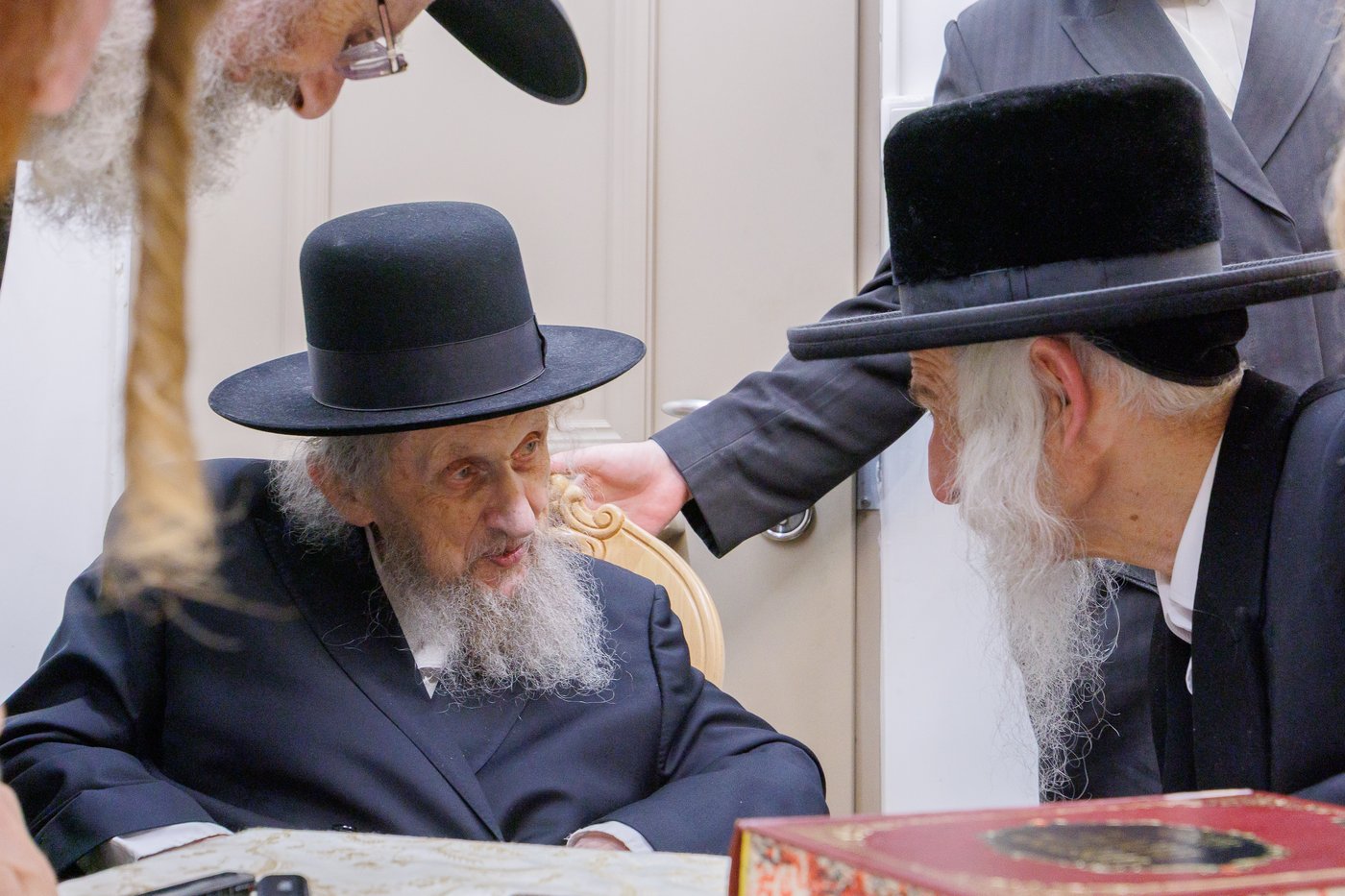 הגר"ד לנדו שליט"א בביקור אצל האדמו"ר מסטריקוב שליט"א