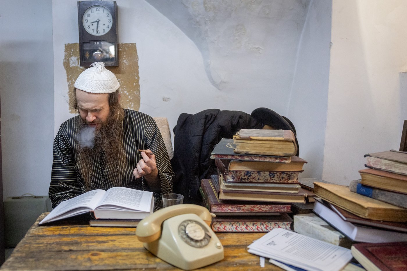 הרב טייטלבוים בבית ההוראה במאה שערים