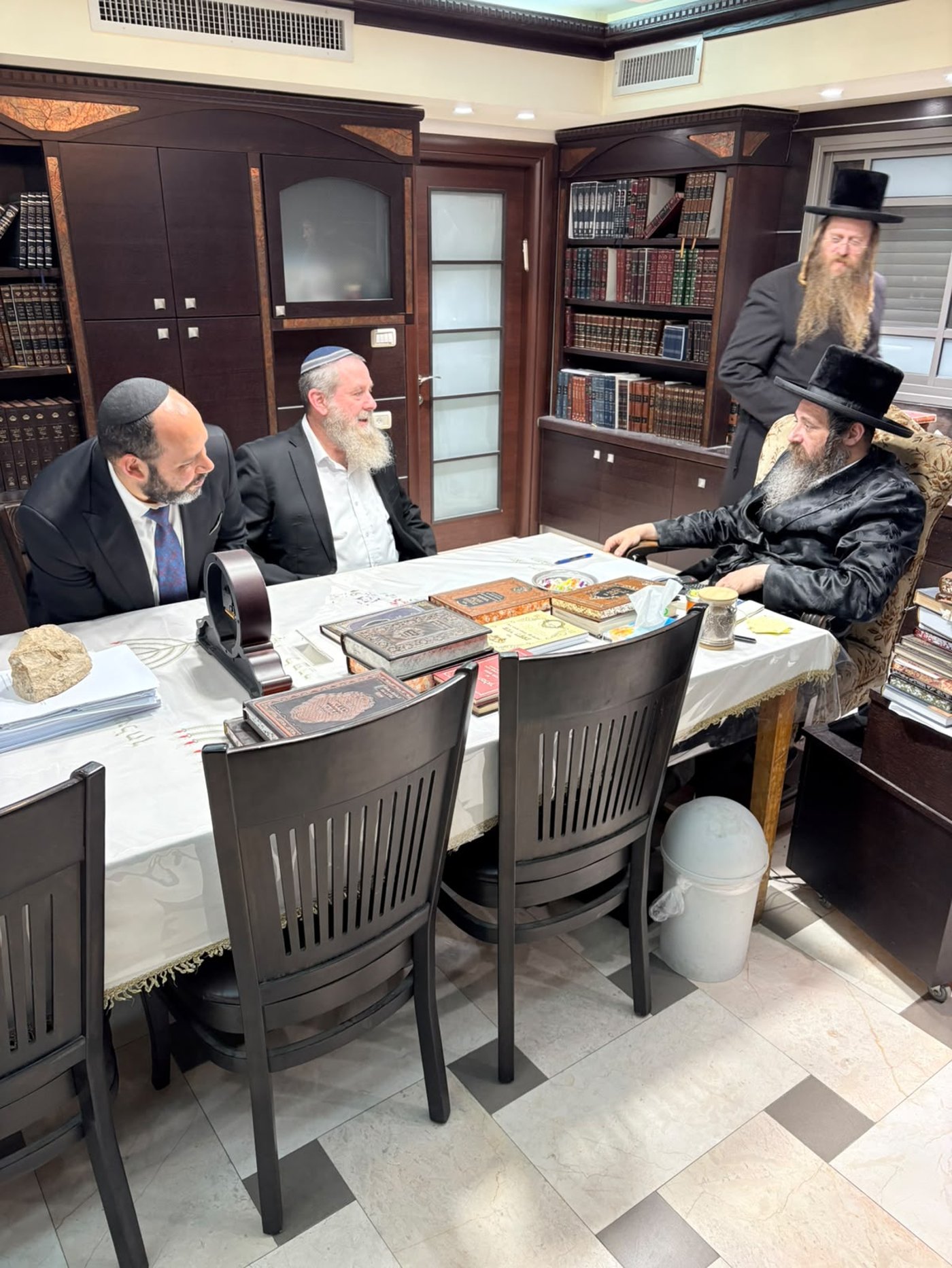 הציבור החרדי מגלה את נעם לישראל: הסקר שמפתיע את כולם