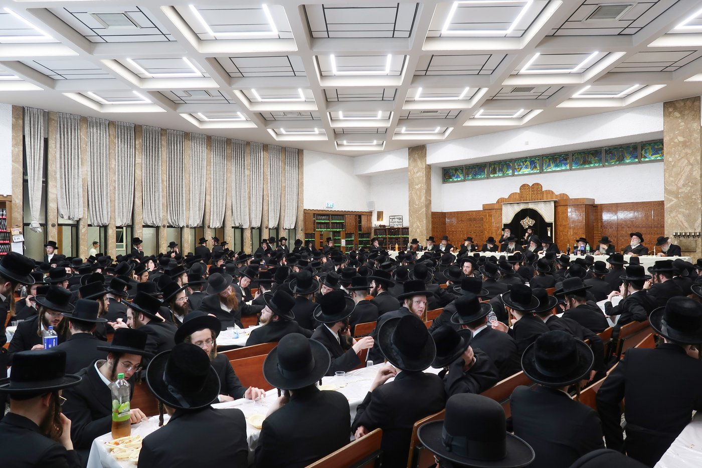 סעודת ההילולא בישיבת טשעבין | צילום: מ.א. נוימן