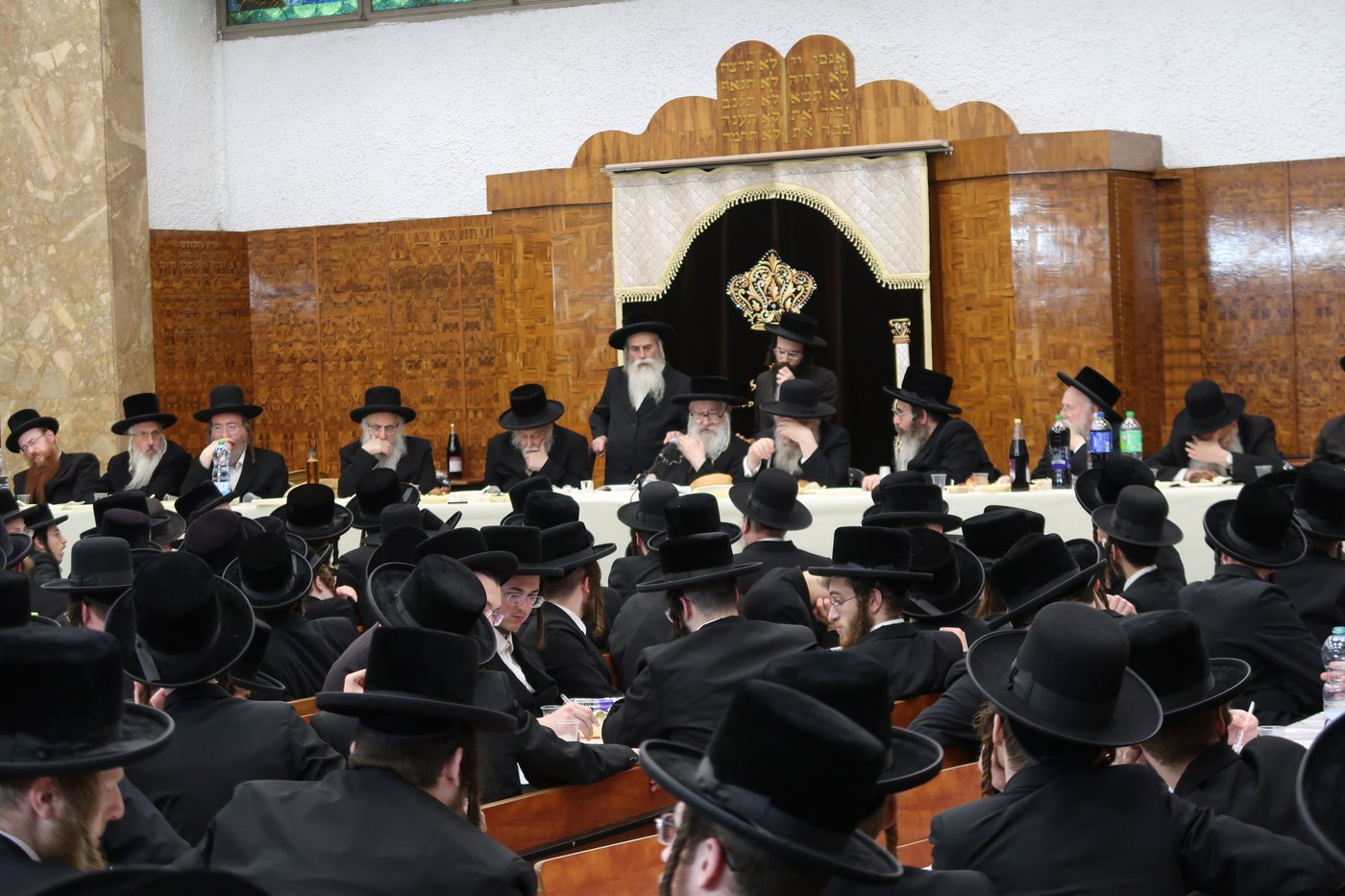סעודת ההילולא בישיבת טשעבין | צילום: מ.א. נוימן