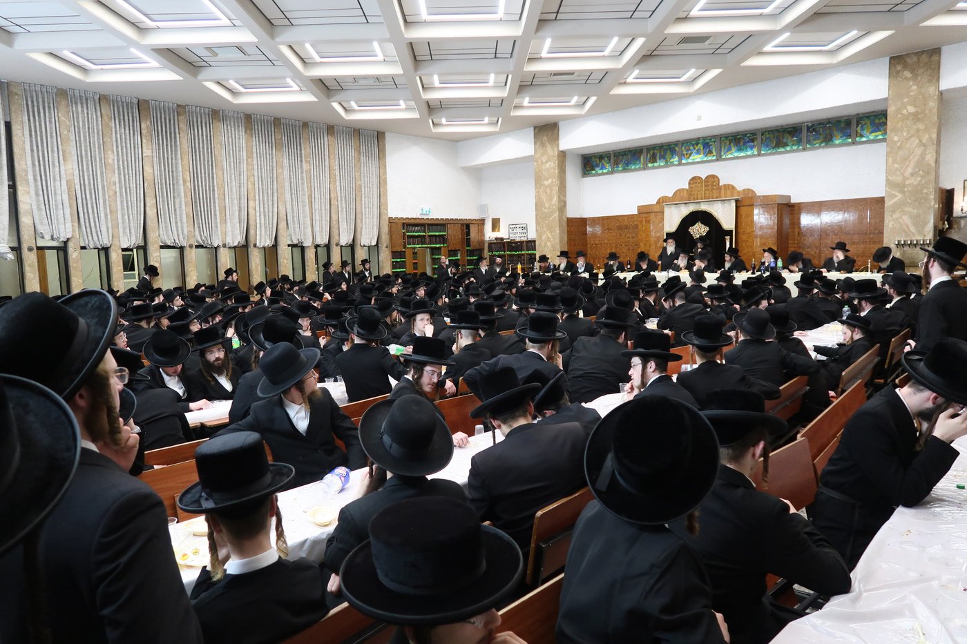 סעודת ההילולא בישיבת טשעבין | צילום: מ.א. נוימן