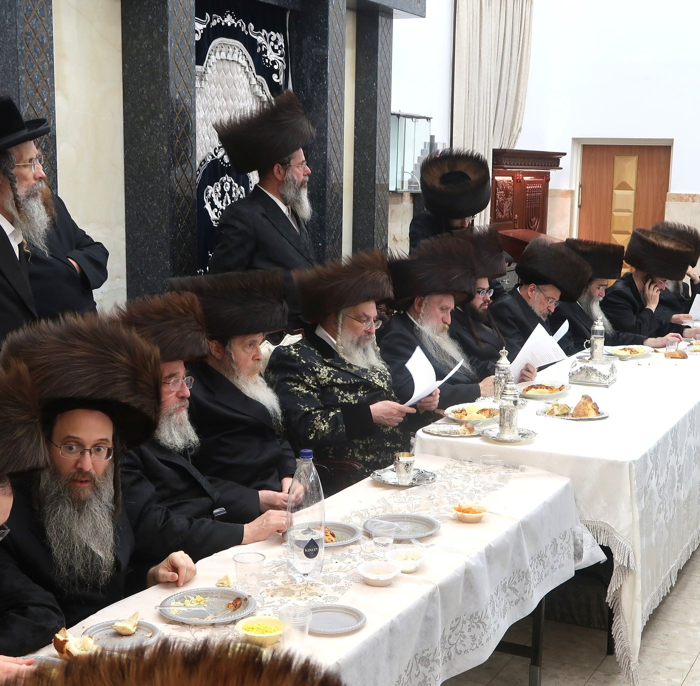 שמחת החתן מאהל בחצרות טשארנאביל - קאסאן הילקרעסט - אנטניא | צילום: שימי פ.