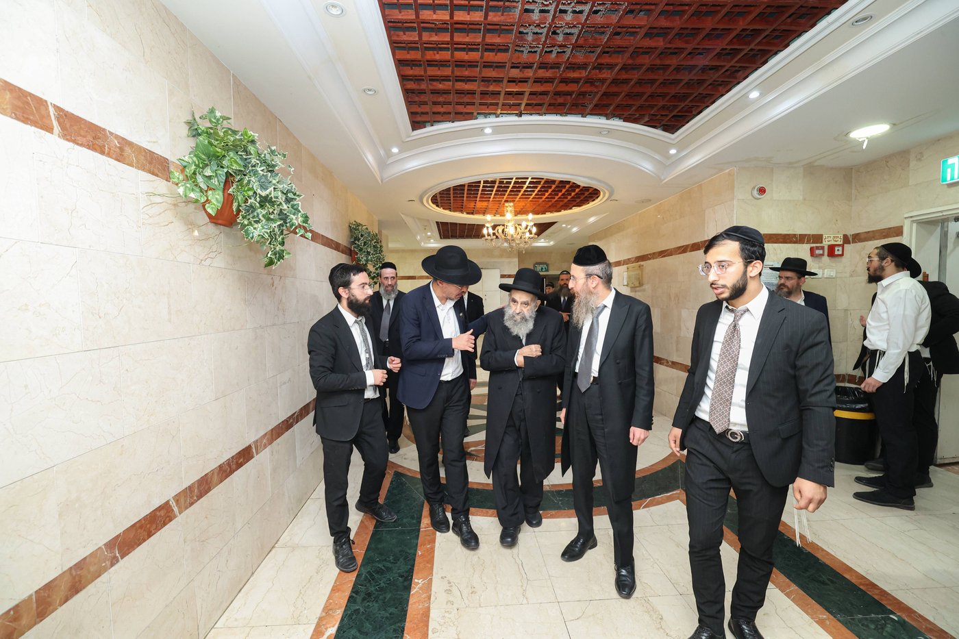 הגר"מ צדקה בביקורו בישיבת באר יהודה