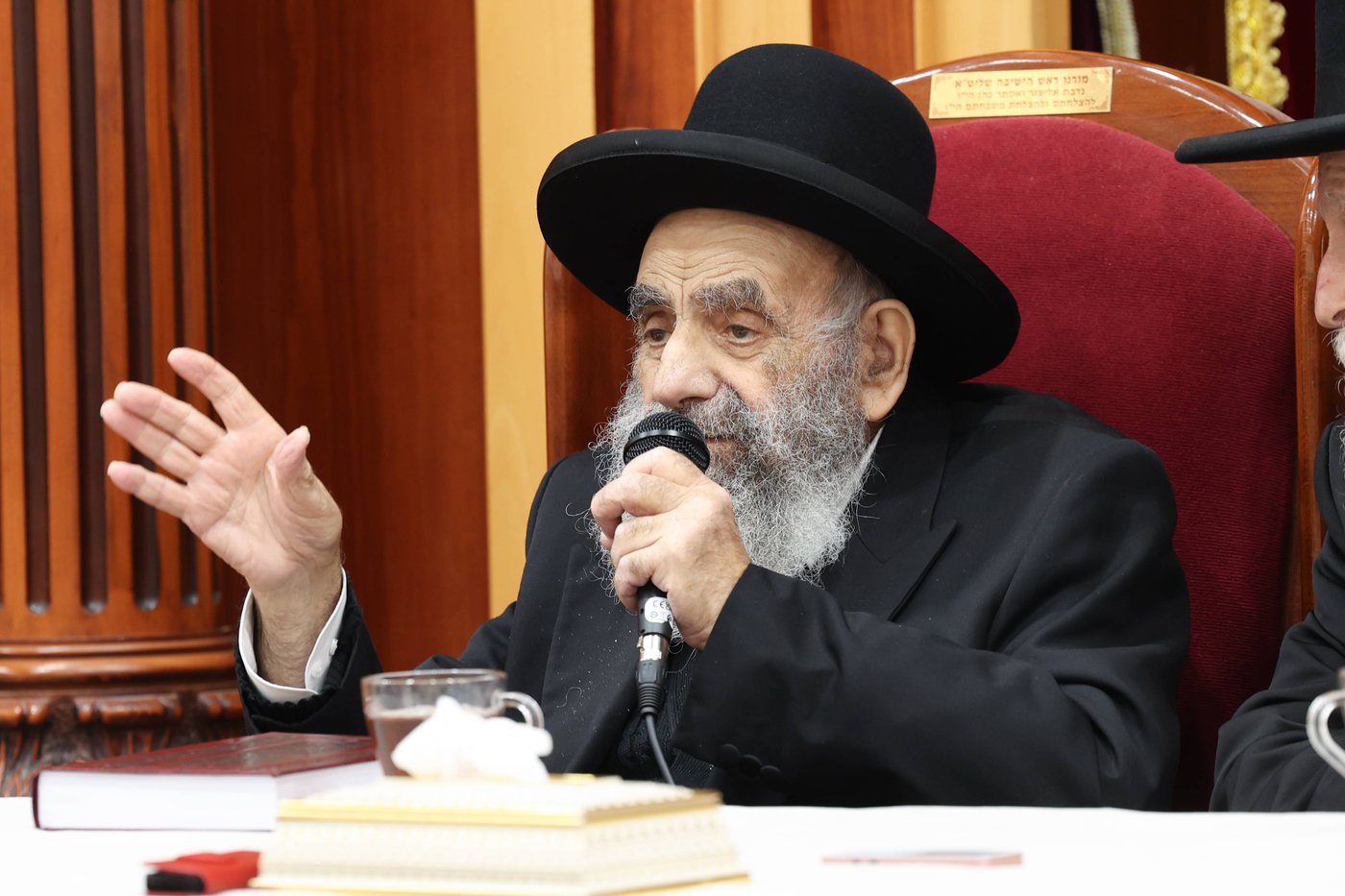 הגר"מ צדקה בביקורו בישיבת באר יהודה