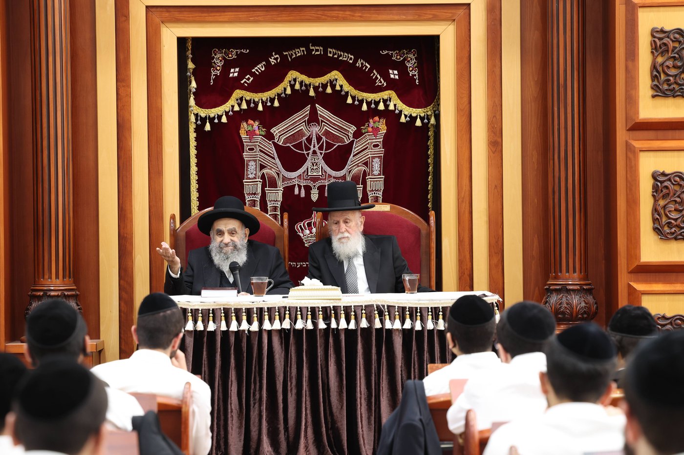 הגר"מ צדקה בביקורו בישיבת באר יהודה