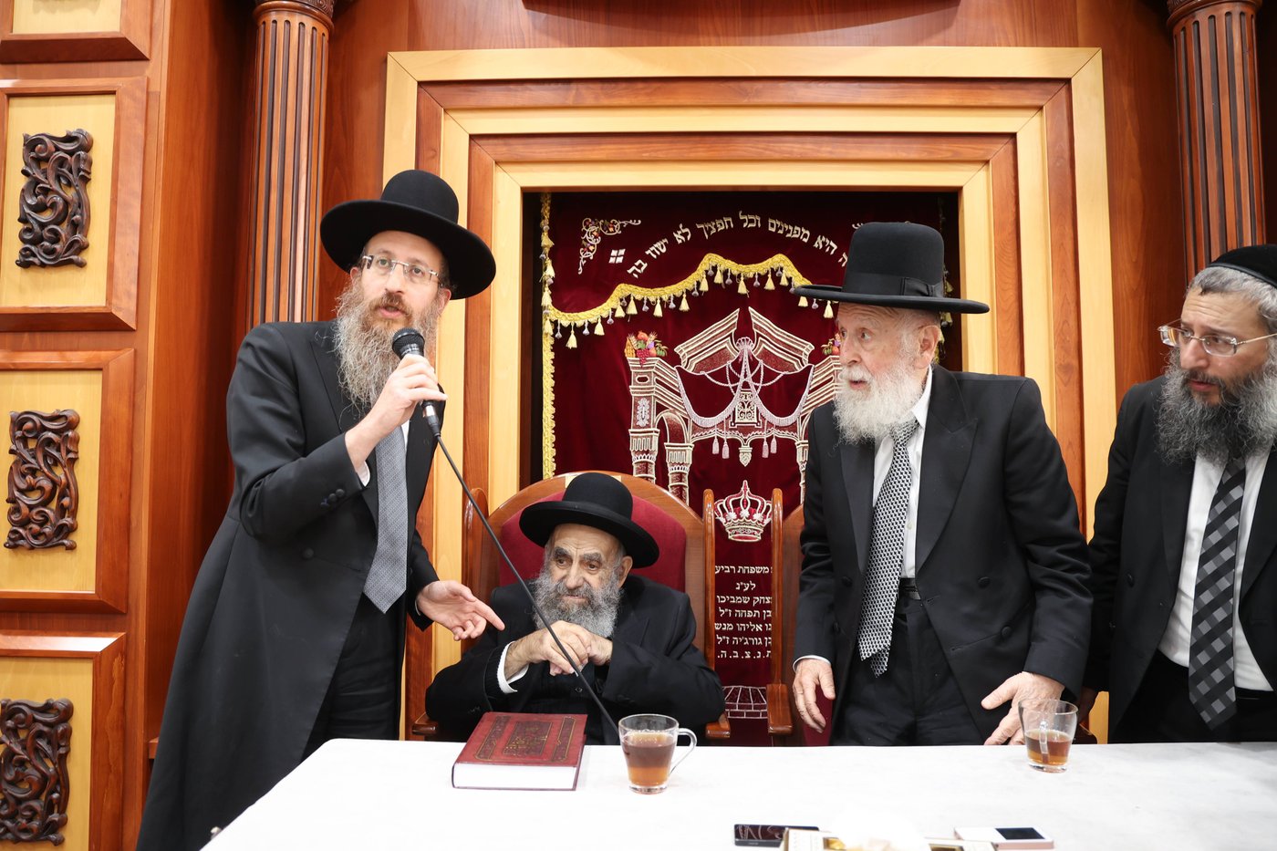 הגר"מ צדקה בביקורו בישיבת באר יהודה