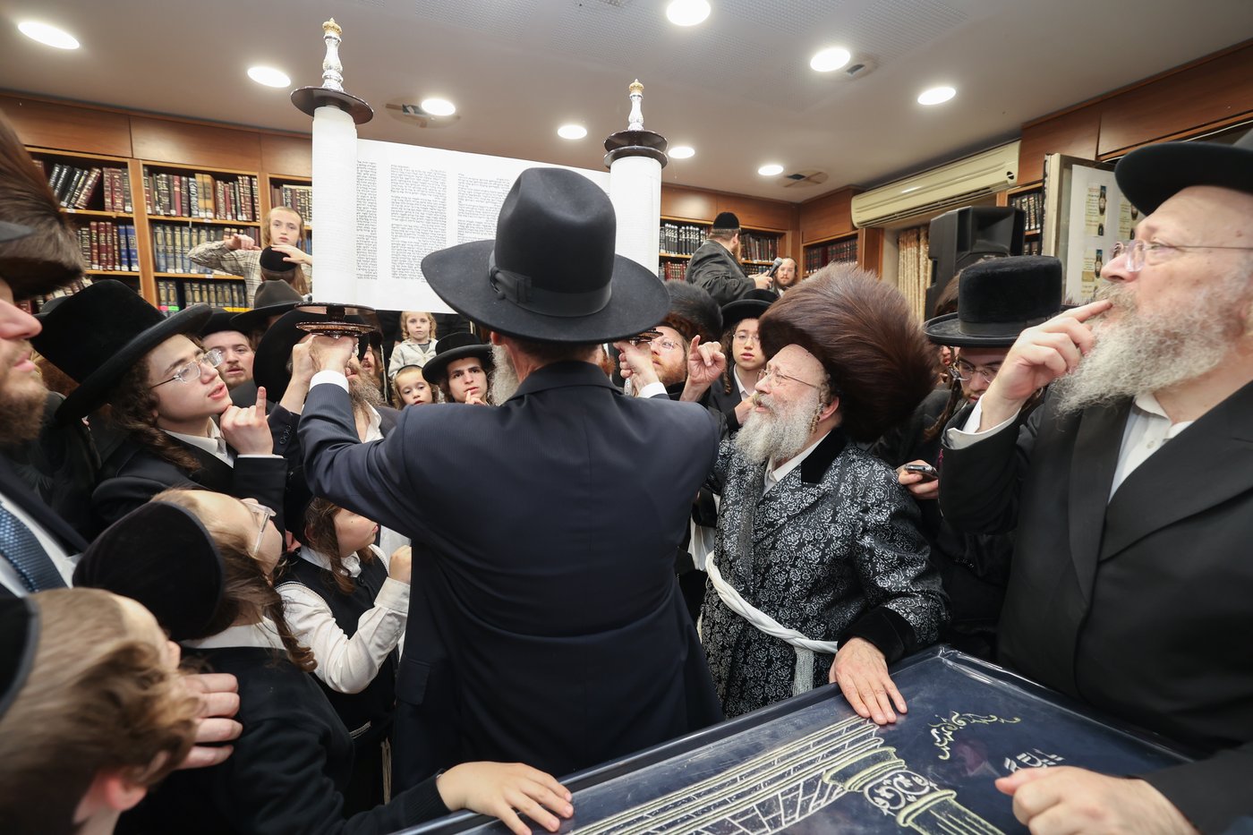 הכנסת ספר התורה בנדבורנה באניא