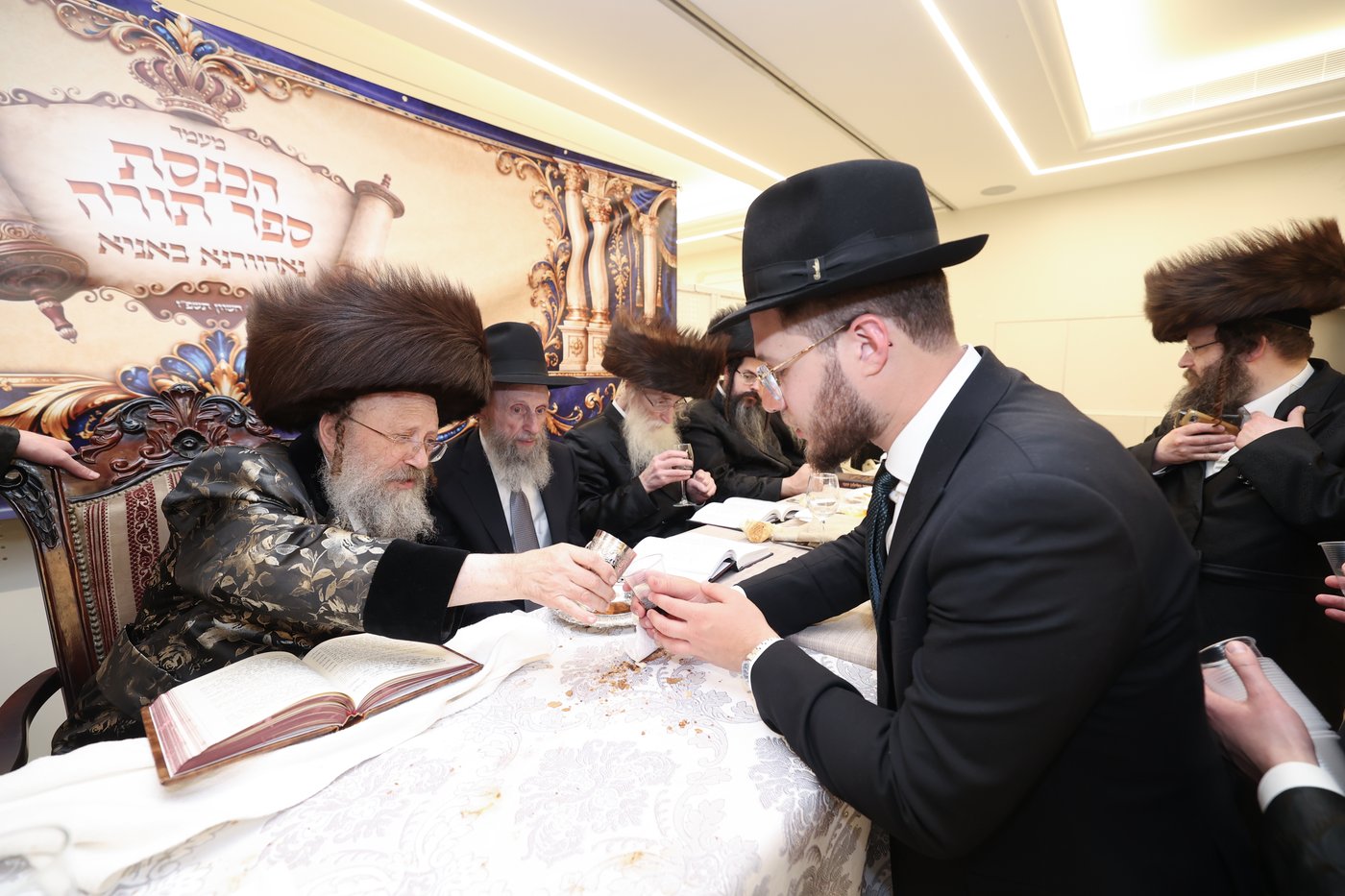 הכנסת ספר התורה בנדבורנה באניא