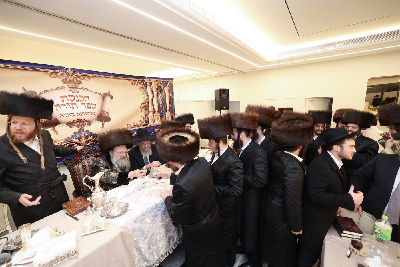 הכנסת ספר התורה בנדבורנה באניא