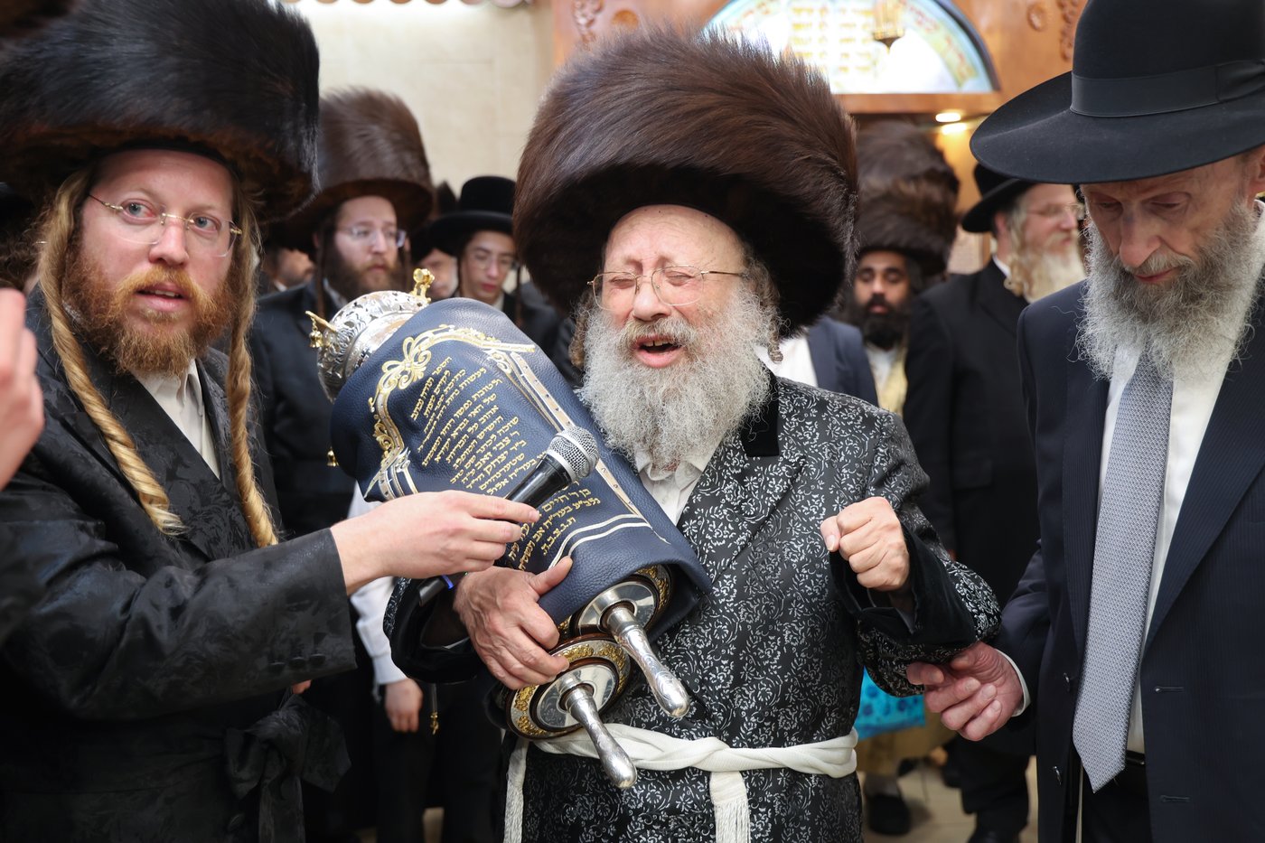 הכנסת ספר התורה בנדבורנה באניא